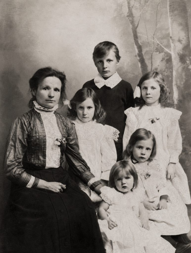 The Johnstone Family 1910