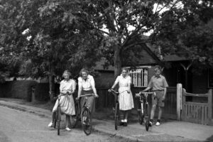 The Cycling Davies Family1949