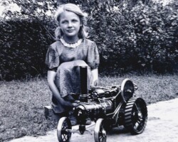 Christine and Bunty the traction engine 1946