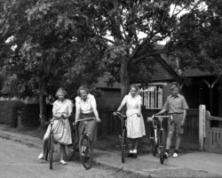The Cycling Davies Family1949